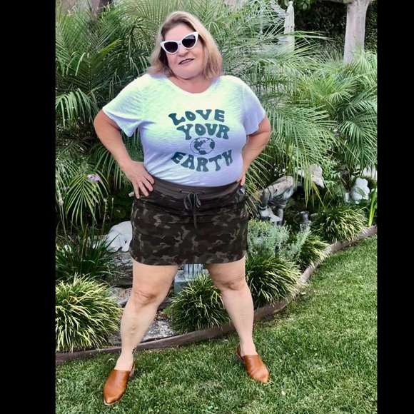 🌵White Burnout Graphic Tee “LOVE YOUR EARTH” NWT - Picture 9 of 11